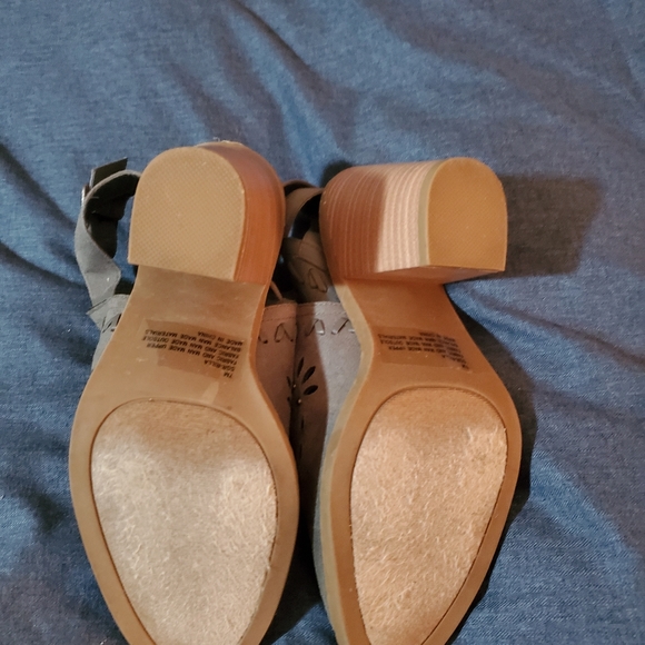 Blue suede closed toe heels 👠 - Picture 6 of 7